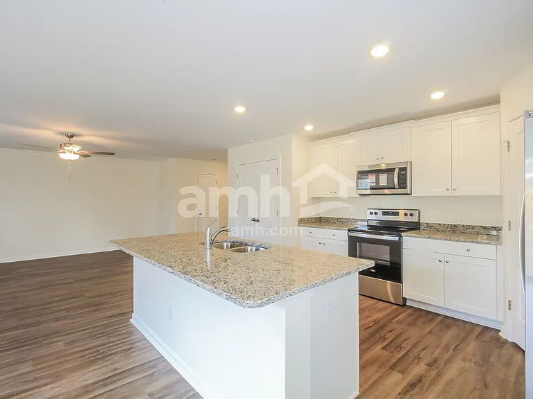 1359 John Swann St — Photo 4