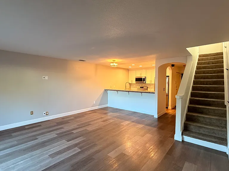 Peppermill Cir — Photo 13