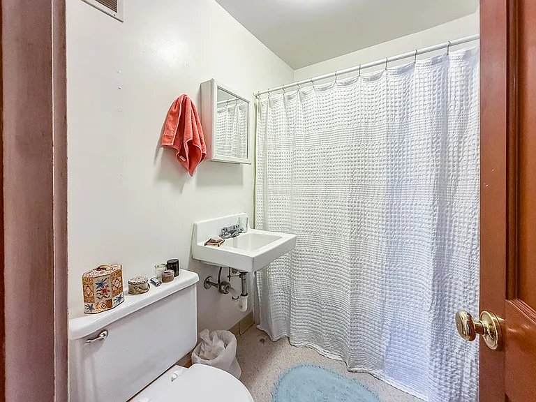 407 W Green St #4 — Photo 10