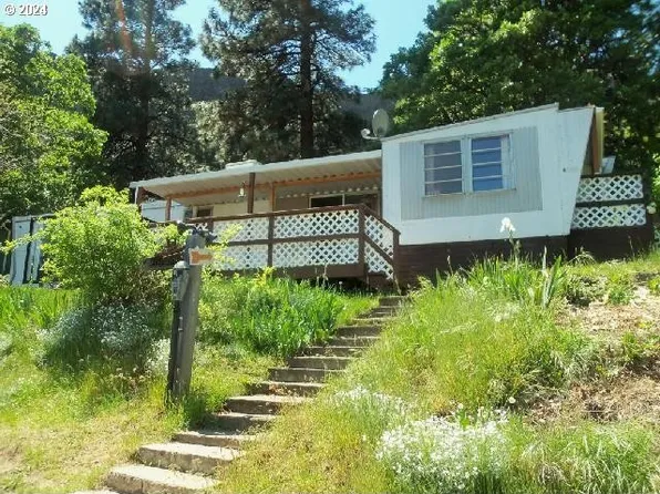 4585 Basalt St, The Dalles, OR 97058