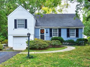 3908 Springhill Rd, Saint Matthews, KY 40207