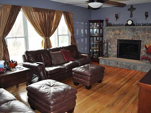 2nd image of 32 Pond Hill Ave