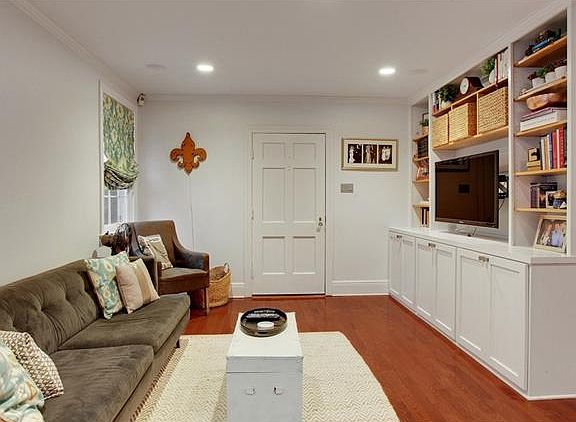 5th image of 2716 Varden Ave