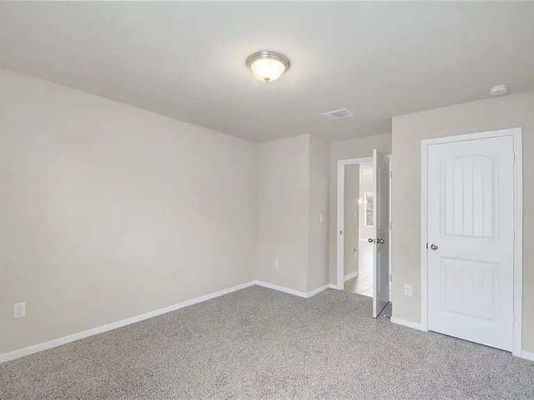 5817 Roderick Dr — Photo 21