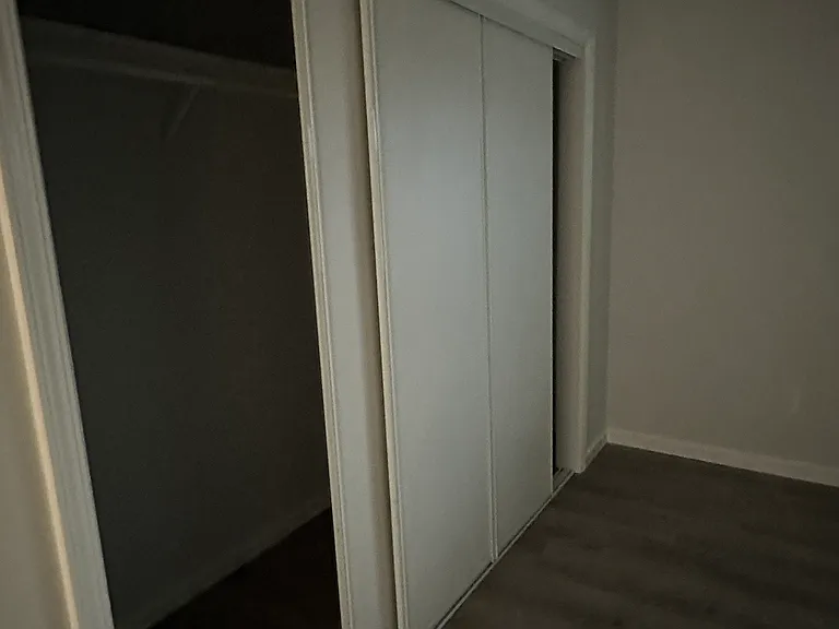 Brentwood Dr — Photo 2