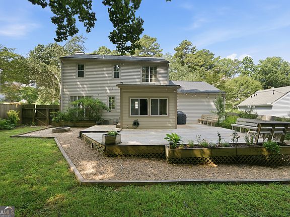 4th image of 1816 Crescent Hill Dr NW