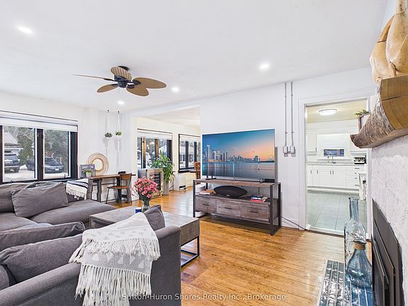 4th image of 669 Louis St