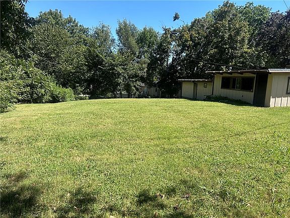 3rd image of 7318 Reynolds Ave