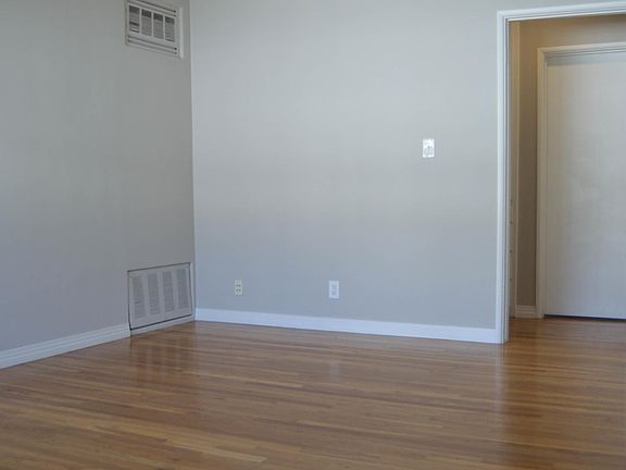 3rd image of 234 San Vicente Blvd APT 14