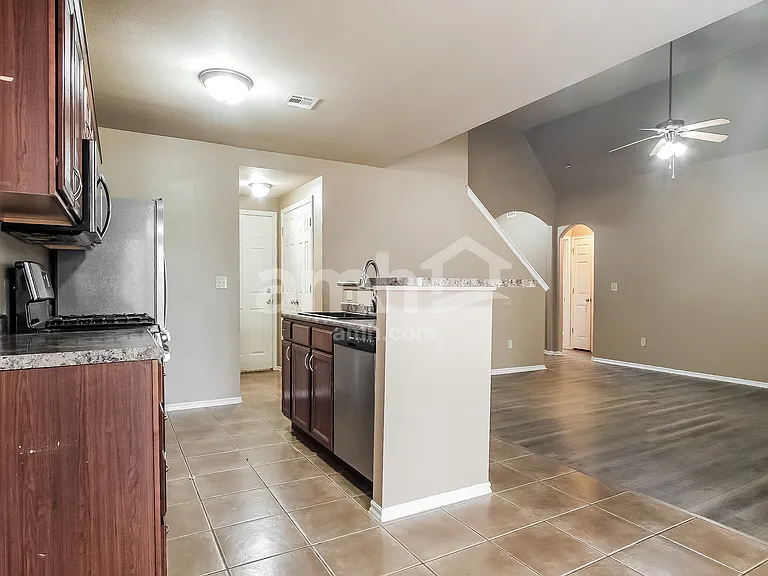 5104 N 34th St — Photo 5