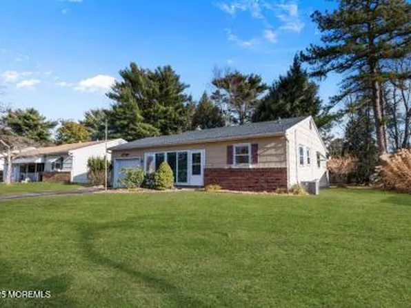 6 Stanford Drive, Toms River, NJ 08757