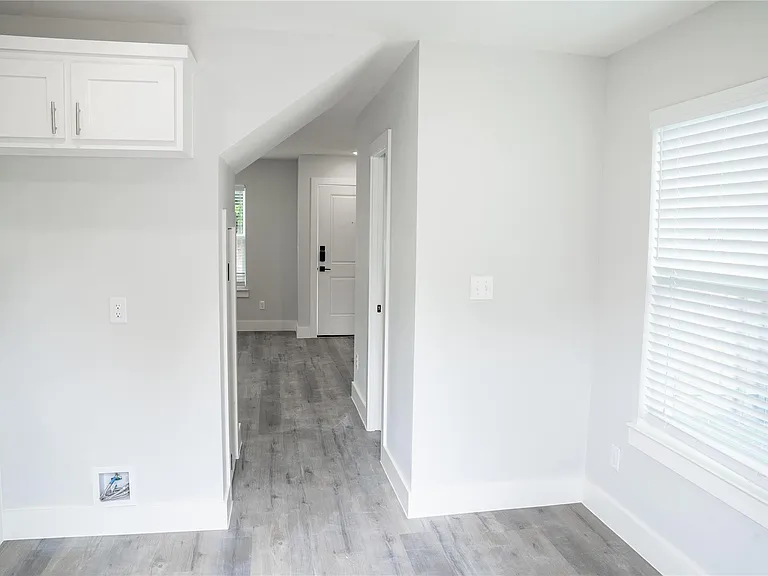 320 Henderson St #1 — Photo 5