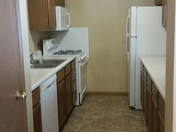 5th image of 3017 Viking Dr APT 04