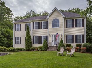 3 Devonshire Rd, Amesbury, MA 01913