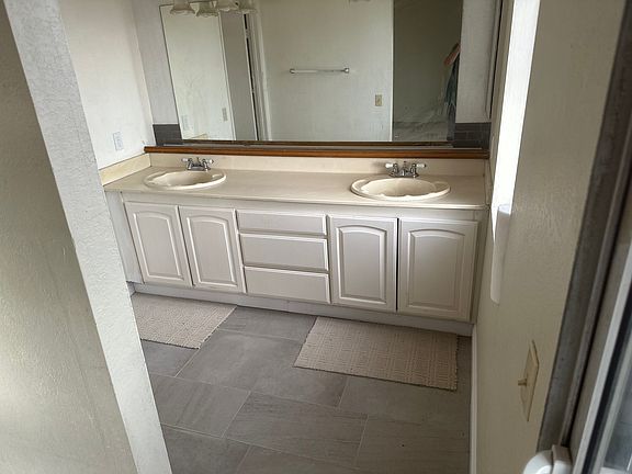 3rd image of 23761 Parkland Ave