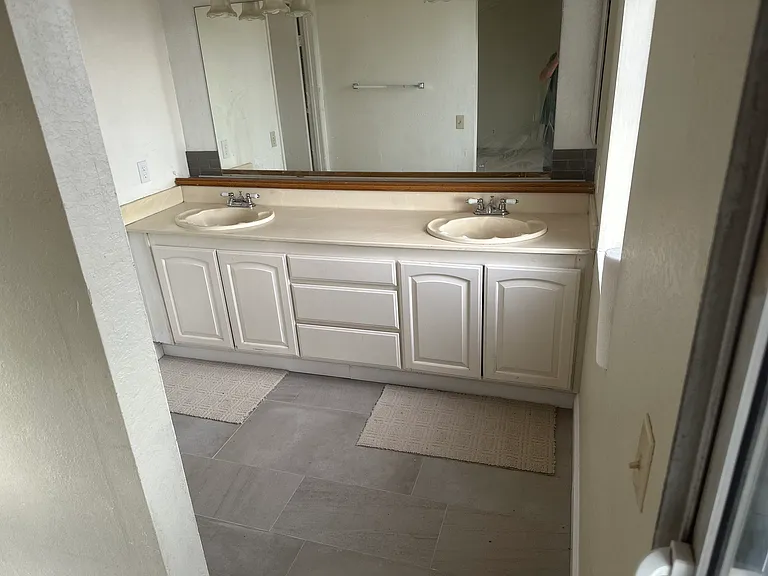 23761 Parkland Ave — Photo 3