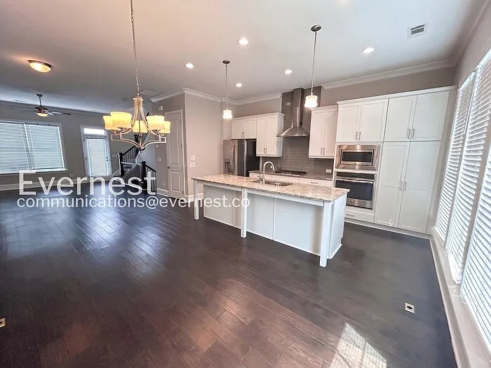 2140 Coventry Dr — Photo 5