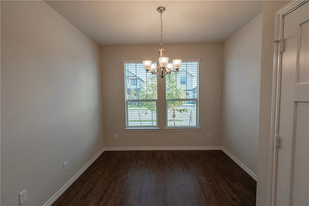 3 bed, 1430 sqft, $2,000 — Photo 4
