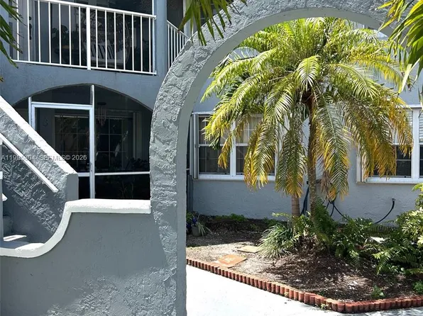 15645 SW 74th Circle Dr #5-4, Miami, FL 33193