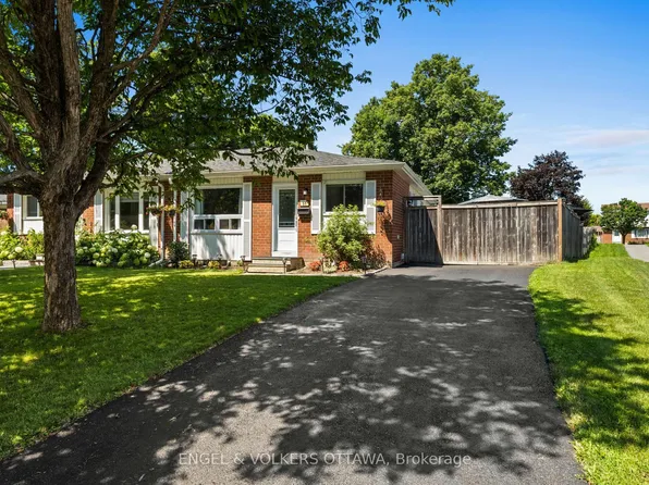 51 Morton Dr, Ottawa, ON K2L 1W9