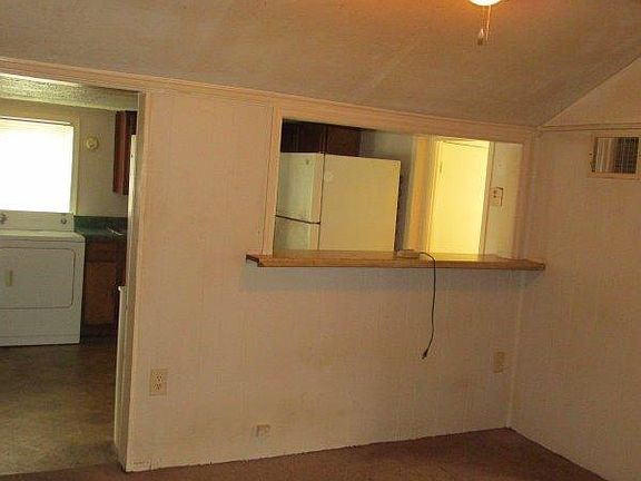 3rd image of 1243 Goodwin Ave