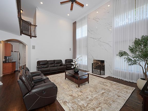 4th image of 406 Elderberry Ln