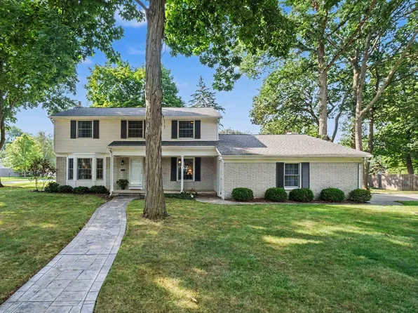 528 Greenwich Ln, Grand Blanc, MI 48439