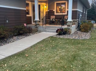 2021 Goodview Ave N, Oakdale, MN 55128