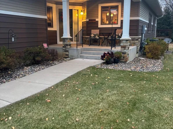 2021 Goodview Ave N, Oakdale, MN 55128