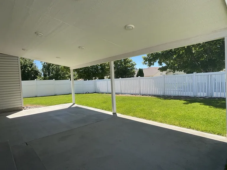 1537 Foxglove Ave — Photo 16