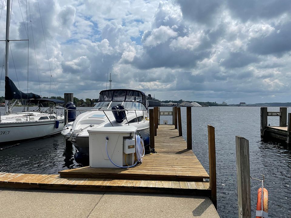 1st image of 10 Harbor Dr Slip 9