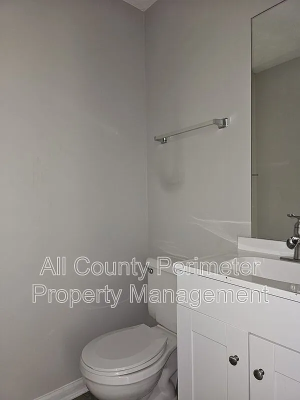 3 bed, 2.5 bath, 2260 sqft, $2,045 — Photo 4