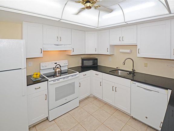 3rd image of 2006 Hullhouse Dr #338