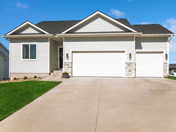 1606 Red Cedar Ln, Granger, IA 50109