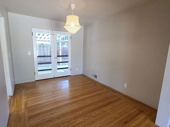 5th image of 862 Matadero Ave