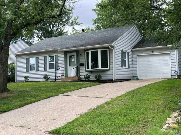 2837 SW Hillcrest Rd, Topeka, KS 66614