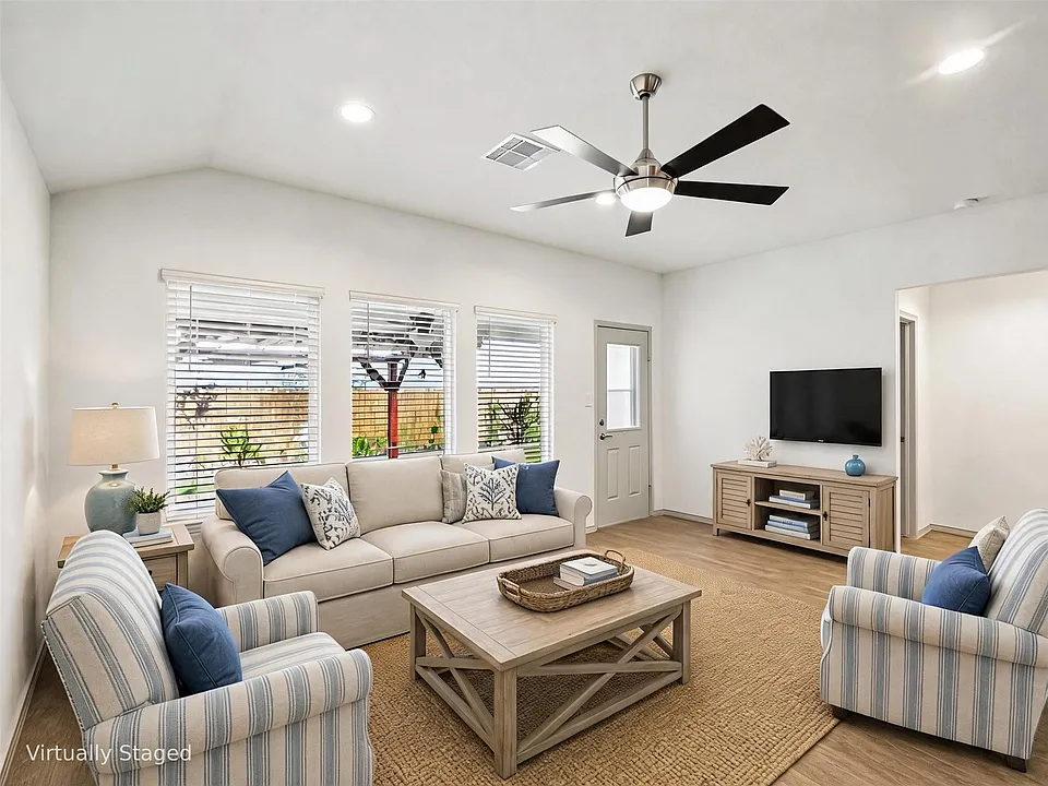 1279 Thornbird Trl
