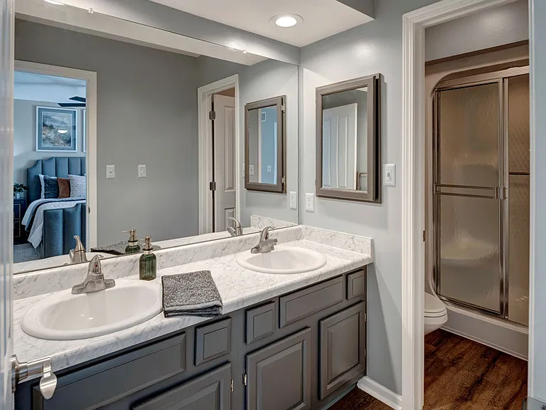Parkhill Luxury Apartments — Photo 8