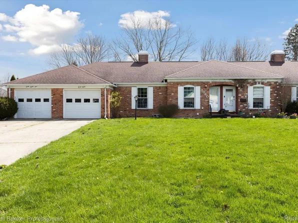 3080 Pinegate Dr, Flushing, MI 48433