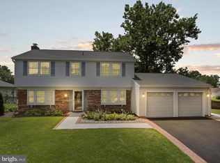 13129 Pennerview Ln, Fairfax, VA 22033