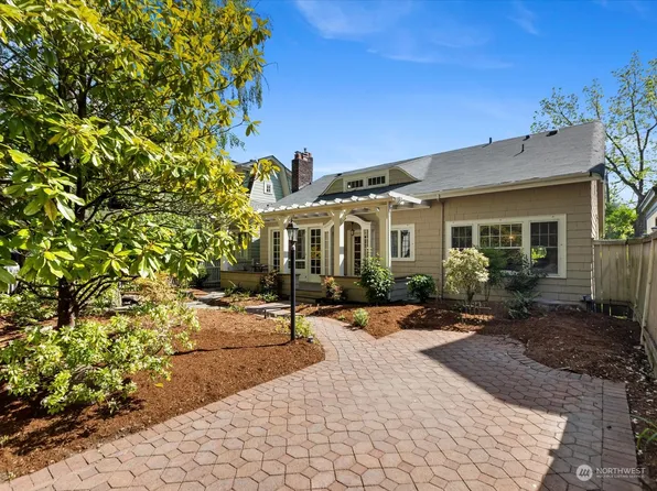 746 22nd Avenue E, Seattle, WA 98112