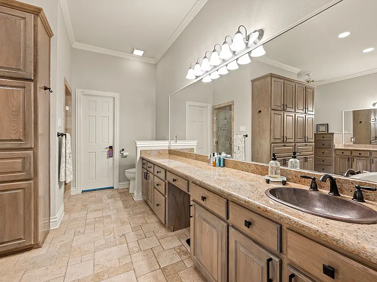 208 Highpoint Cir — Photo 14