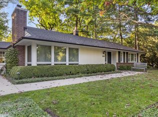 925 White Swan Ln, Rockford, IL 61108