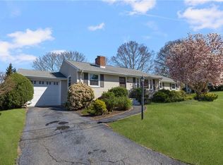 10 Longmeadow Ave, Middletown, RI 02842