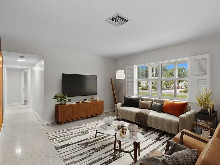 2910 W Price Ave — Photo 5