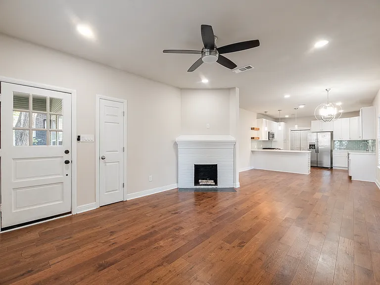 807 Hollywood Ave — Photo 7