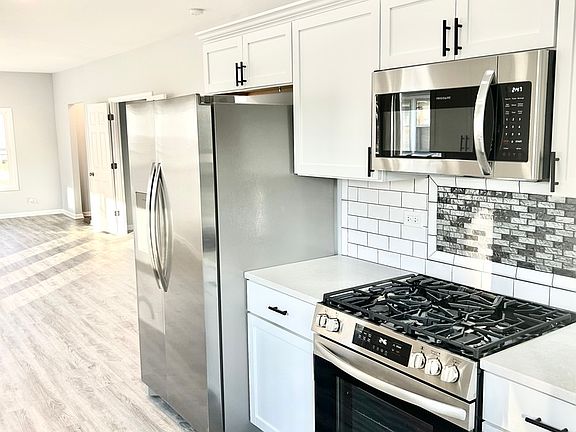 5th image of 412 Maude Ave