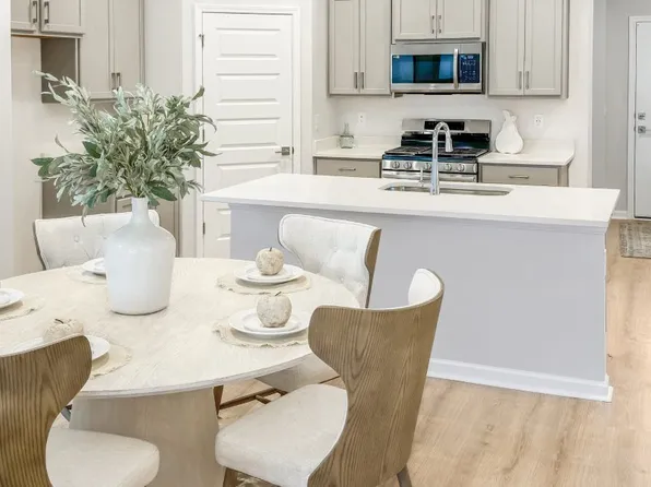 Halle II Plan, Hitching Post Farms