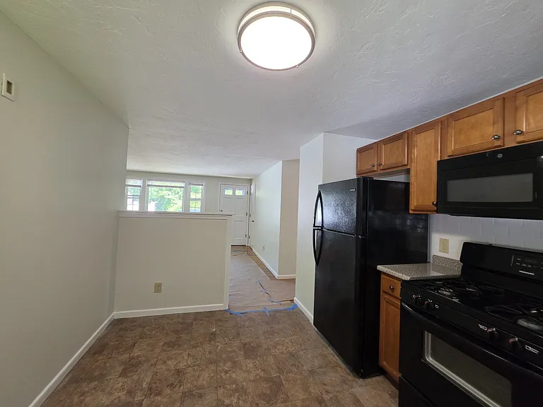 38 Cobb Dr — Photo 2