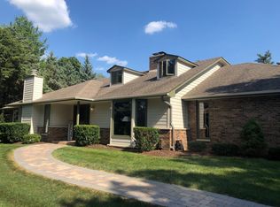 10521 Country Club Rd, Woodstock, IL 60098